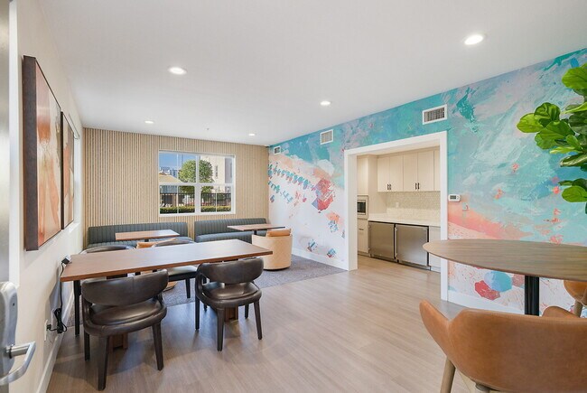 Building Photo - Avery