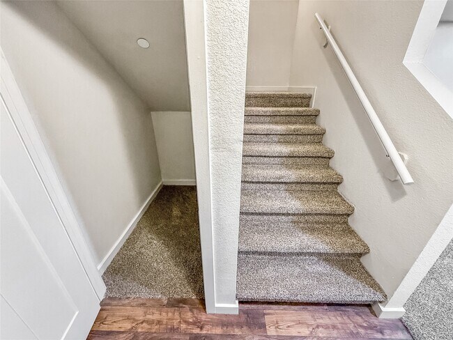 Building Photo - 10535 Mills Rd