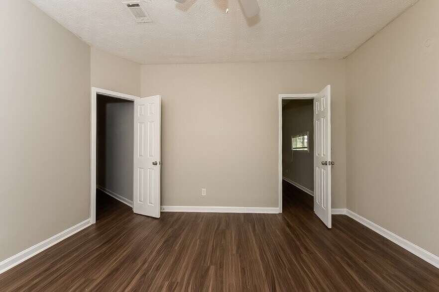 Building Photo - 2015 Lullwater Cir