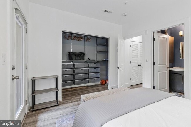 Building Photo - 1915 6th St NW