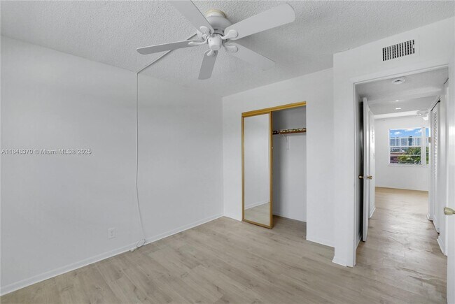 Building Photo - 2145 Pierce St