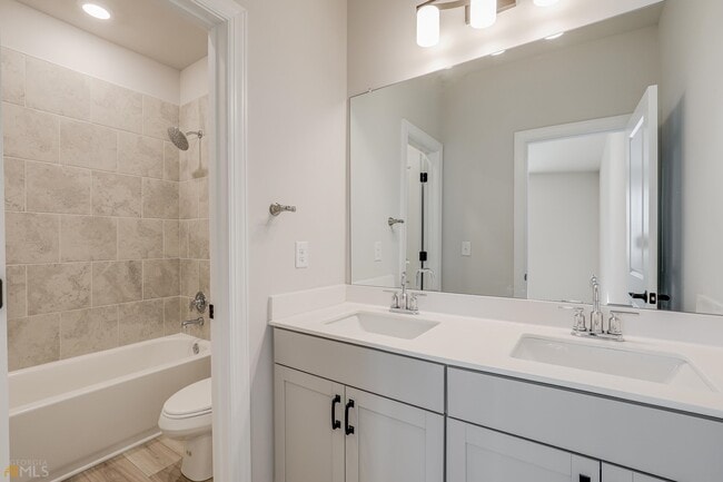 Building Photo - 322 Caledonia Ct