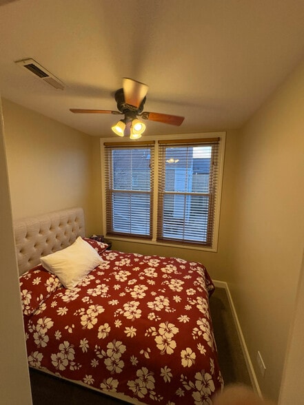 Building Photo - 3238 N Hoyne Ave