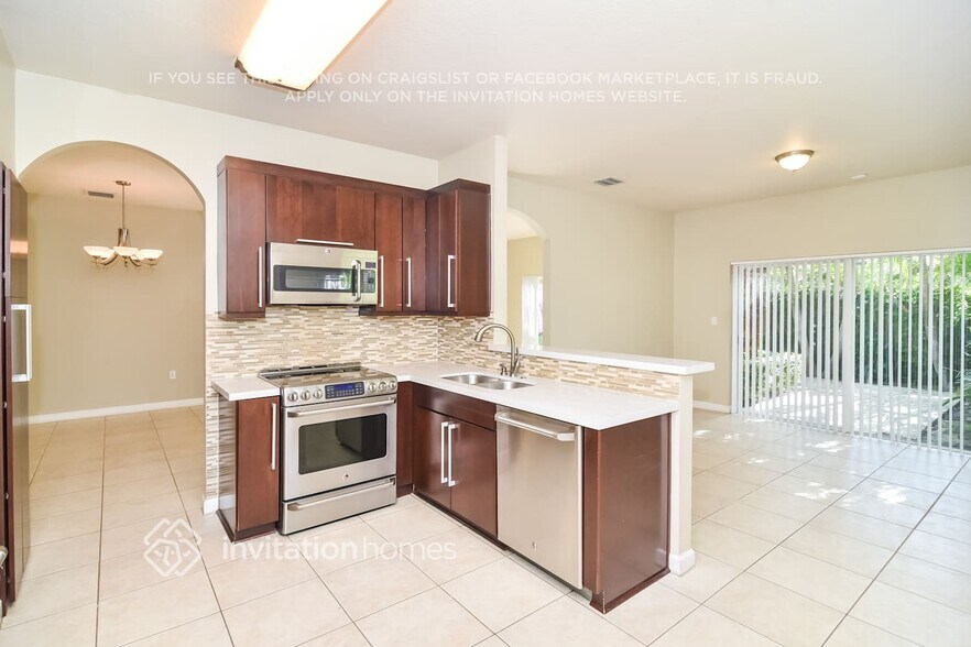 Building Photo - 14323 SW 156th Ave