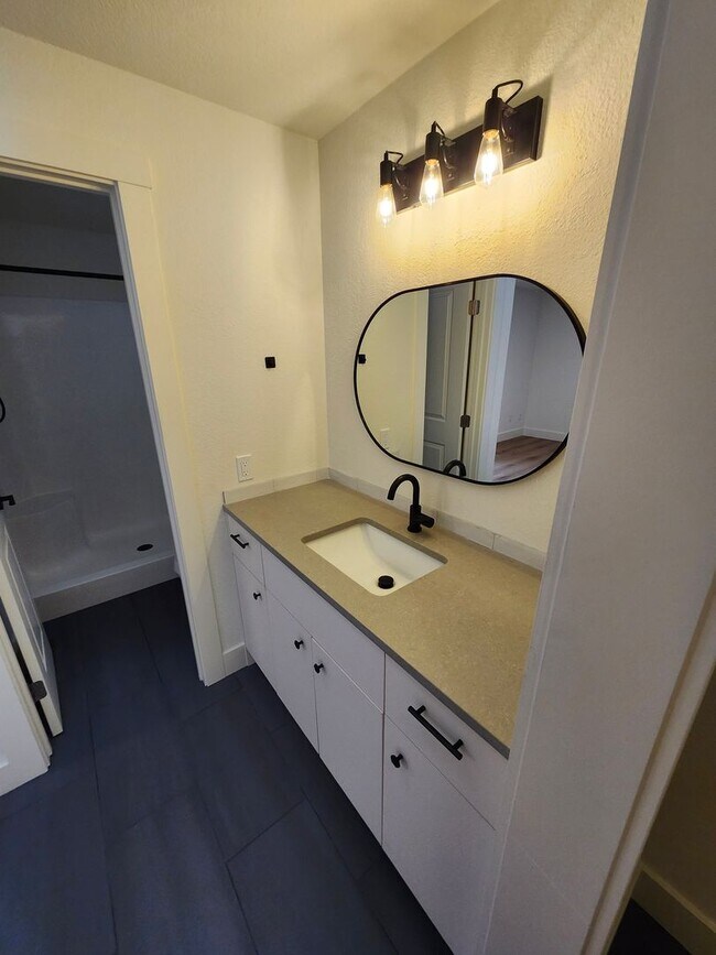 Building Photo - Modern and Remodeled SF Home in Southwest ...