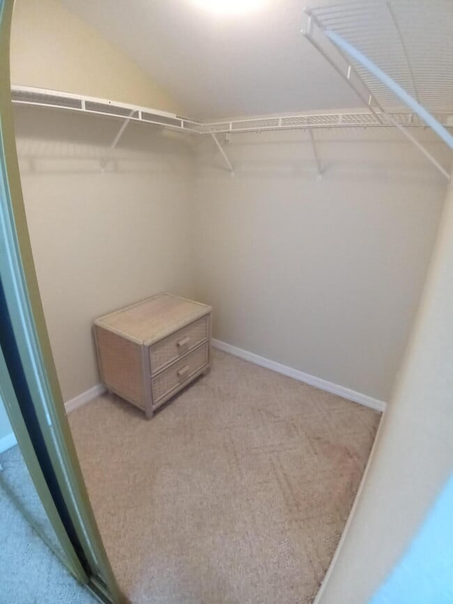 Building Photo - 1237 Country Club Dr