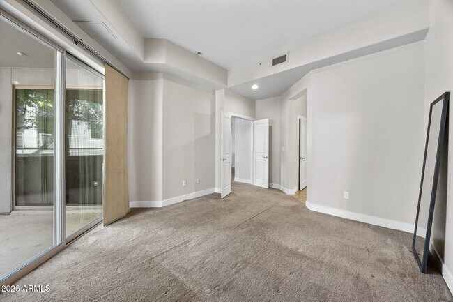 Building Photo - 945 E Playa Del Norte Dr