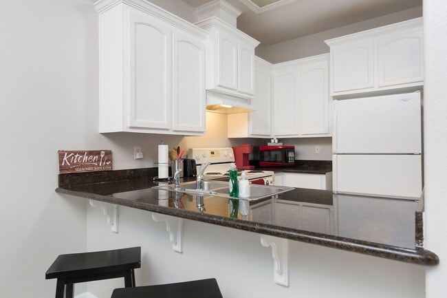 Building Photo - 3104 Scotland Dr