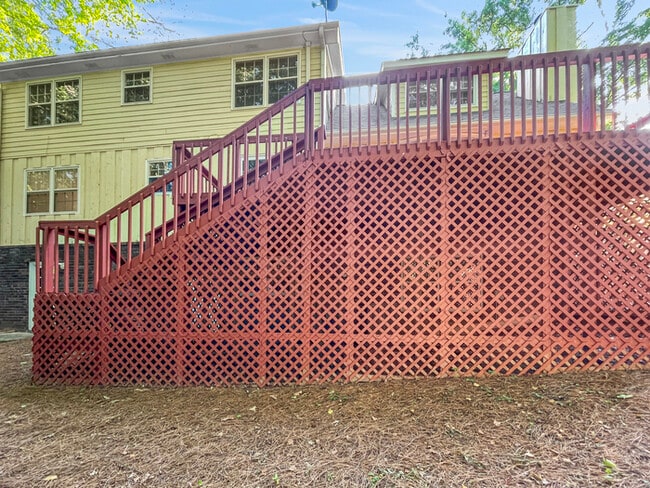Building Photo - 5-Bed, 2.5-Bath Home with Deck & Covered P...