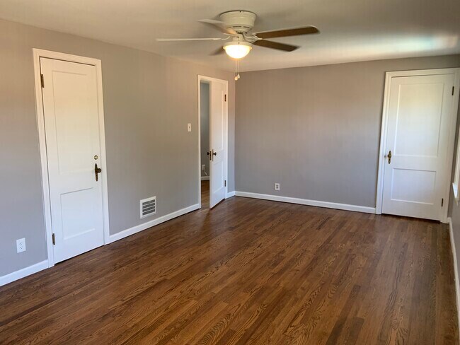 Building Photo - 2050 New Linden Rd