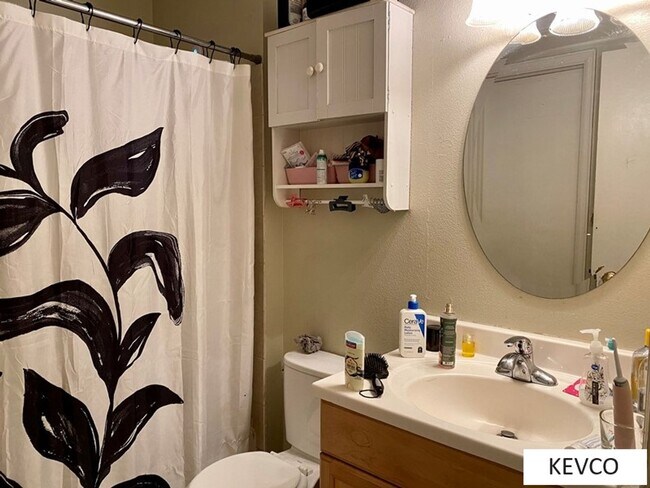 Building Photo - Large Home with Excellent Backyard and Patio