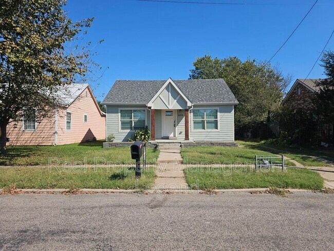 Building Photo - 1605 S Walnut St