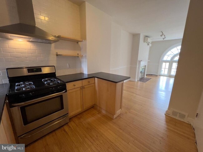 Building Photo - 2038 Locust St