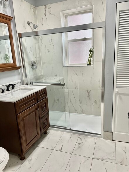 Building Photo - 1059 N Mayfield Ave