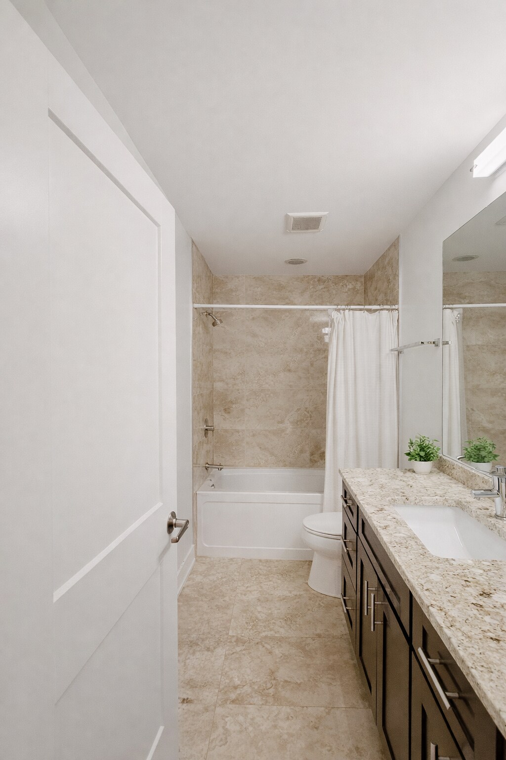 Building Photo - 3203 N Ridgeway Ave