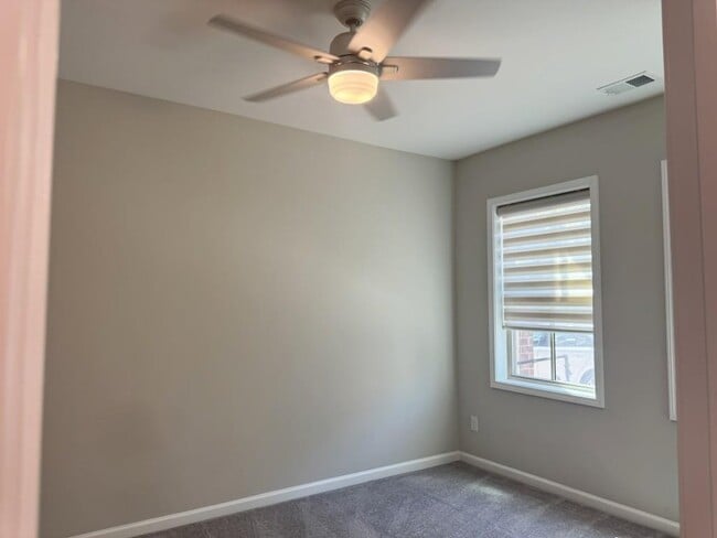 Building Photo - 381 Northaven Ave