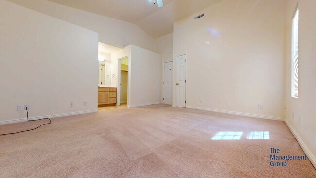 Building Photo - 37 E 675 S