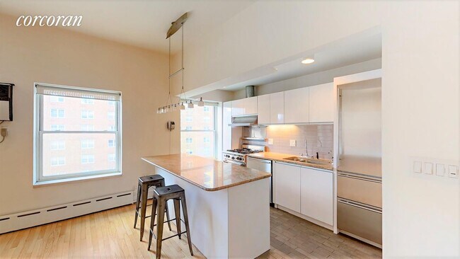 Building Photo - 361 Greenwich St