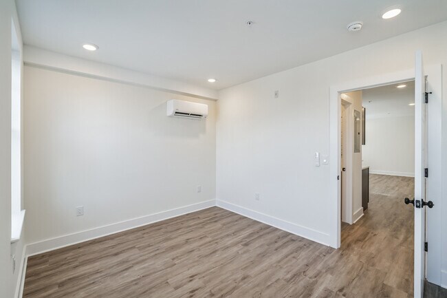 Building Photo - 6906 Ridge Ave