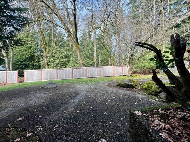 Building Photo - West Olympia Tri-Level Home