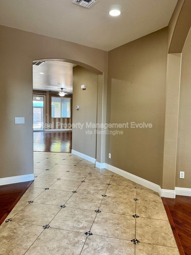 Building Photo - 9156 W Mine Trail