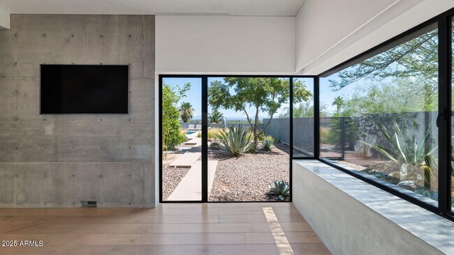 Building Photo - 4446 E Mockingbird Ln