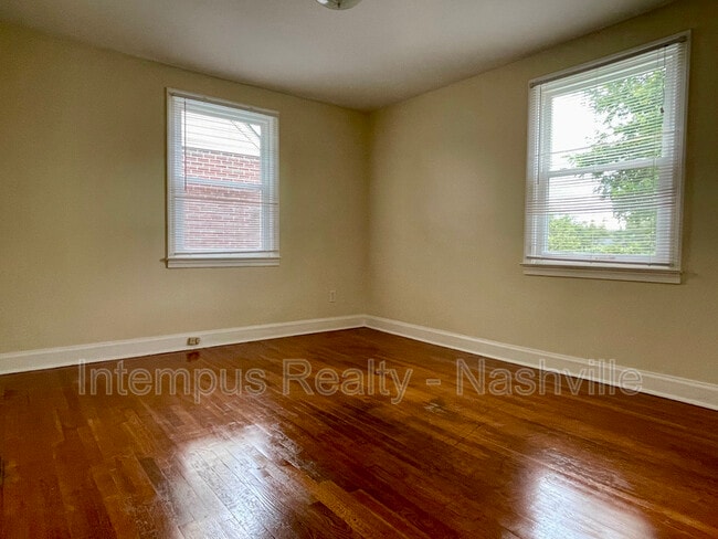 Building Photo - 1003 39th Ave N