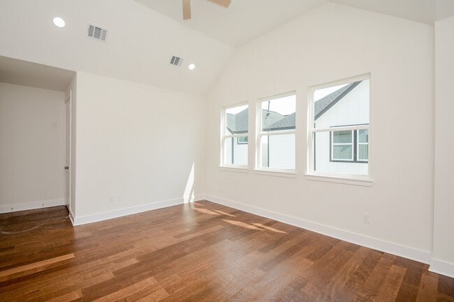 Building Photo - 426 Sikes St