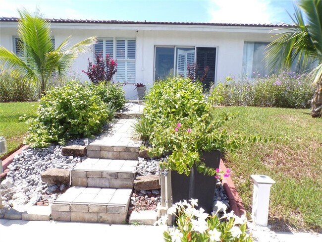 Building Photo - 2810 Via Paloma Dr