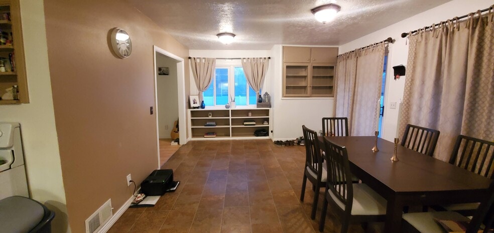 Dining Room - 990 S 500 W