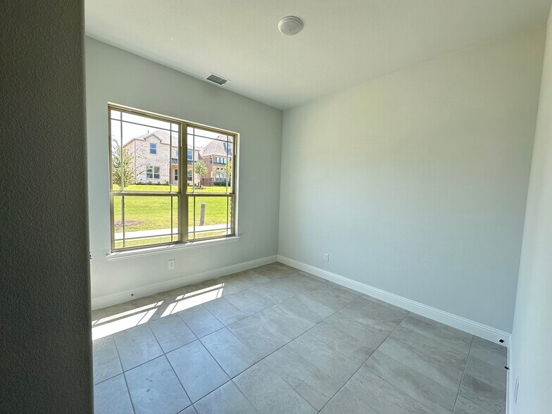Building Photo - 1517 Pirene Aly