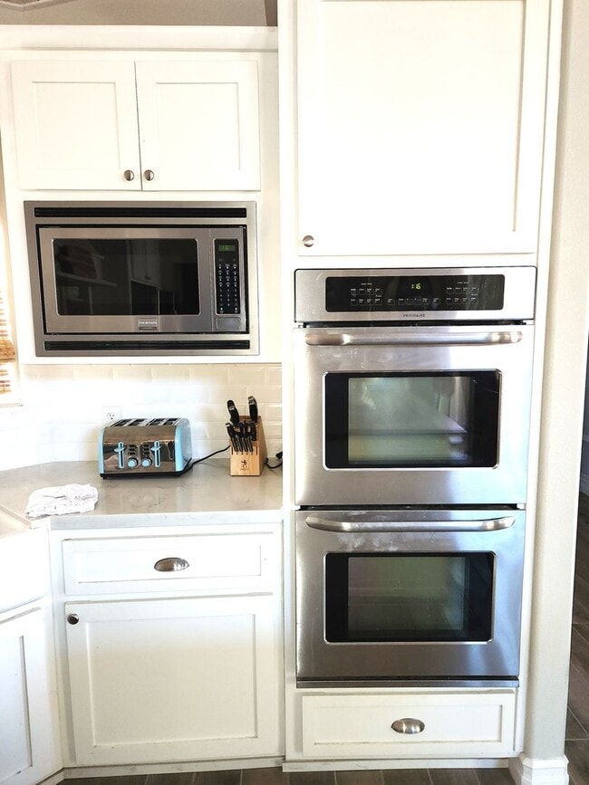 Building Photo - Amazing Fully Furnished Rental with Pool & Spa