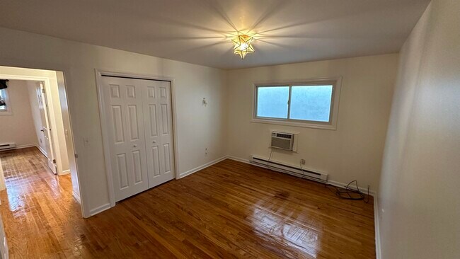Building Photo - 313 9th St