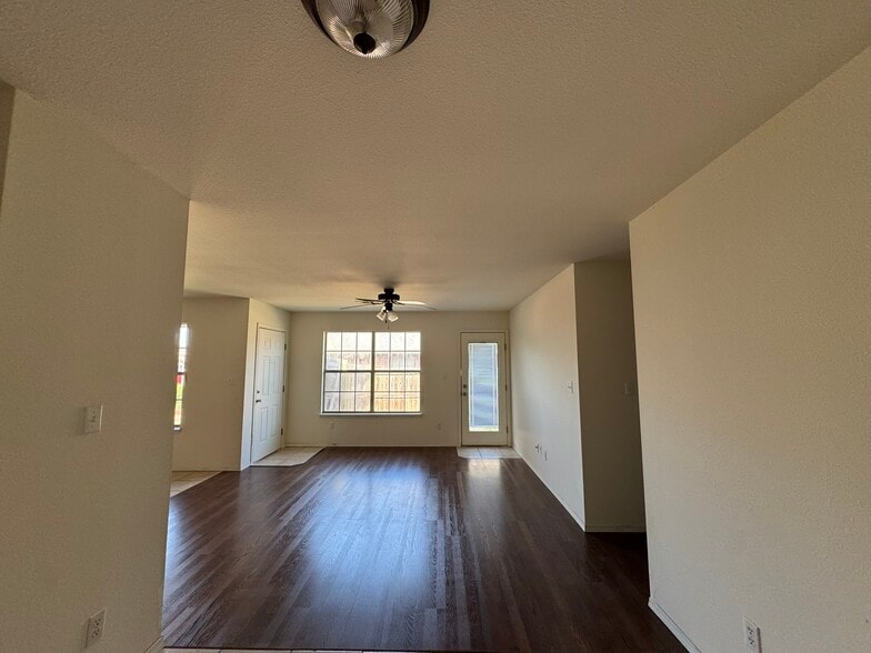 Building Photo - 1402 Fianna Place Ct