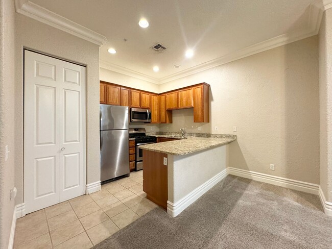 Building Photo - AVAILABLE NOW!!! DOWNSTAIRS 1 Bedroom 1 Ba...