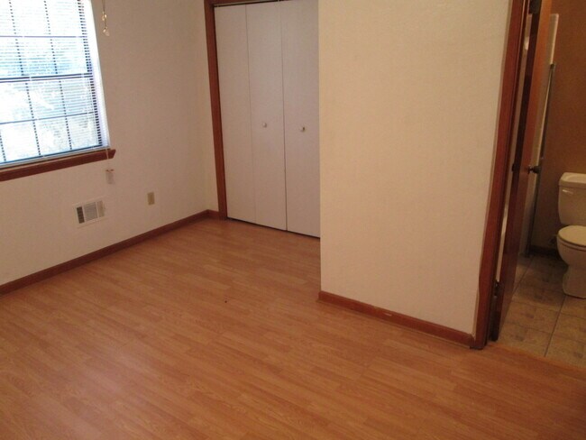 Building Photo - 2333 Hartsfield Way