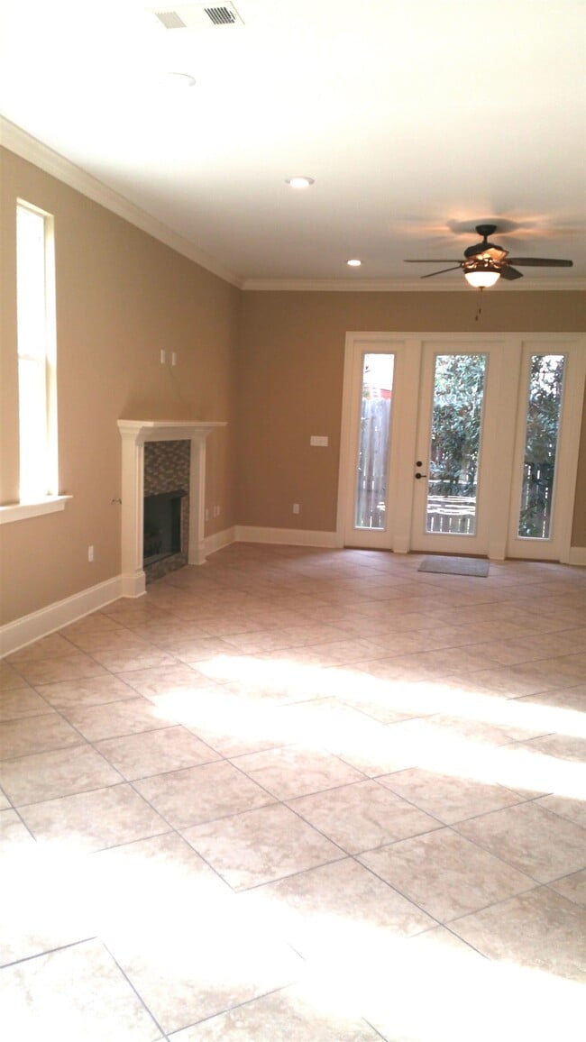Building Photo - 1812 Ashley Hall Way