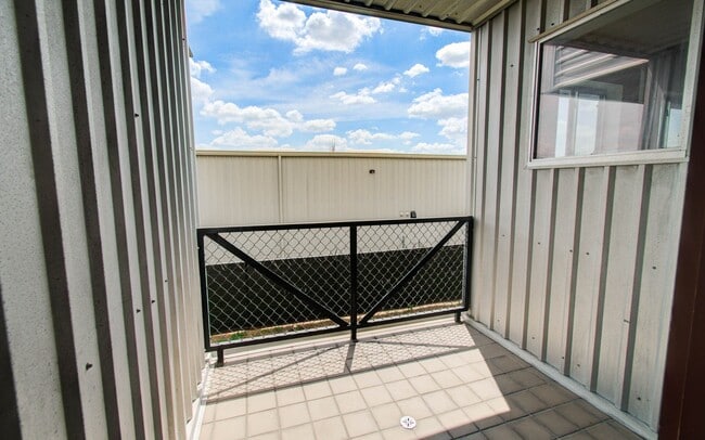 Building Photo - 3210 Yellowstone Park Dr