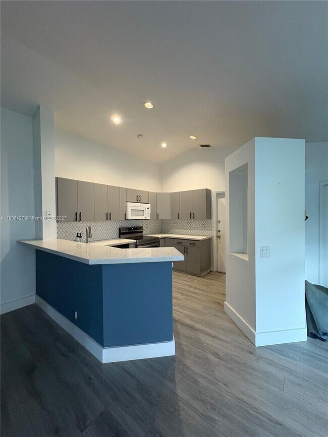 Building Photo - 1499 Presidio Dr