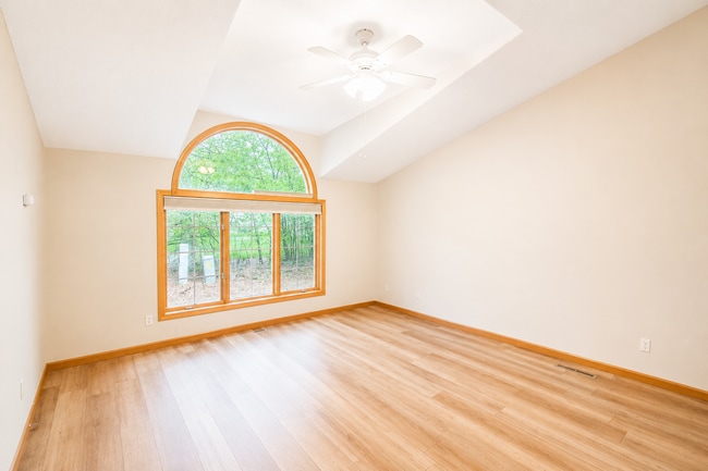 Building Photo - Bright Townhome with Fireplace & Nature Views