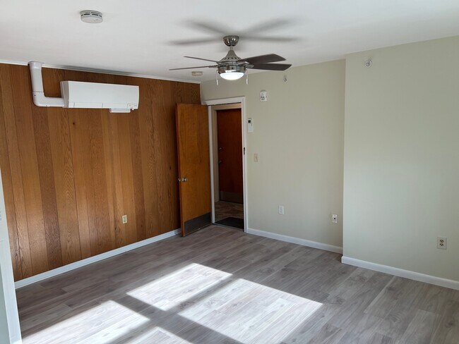 Building Photo - 1550 CT-12