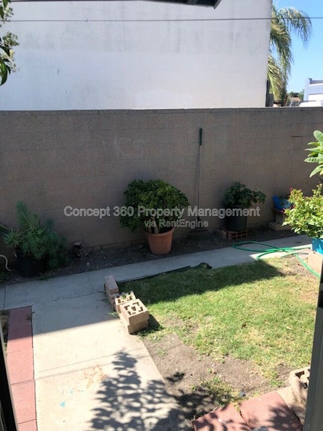 Building Photo - 1834 Cedar Ave