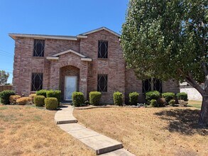 Building Photo - 2801 Yellow Rose Ln