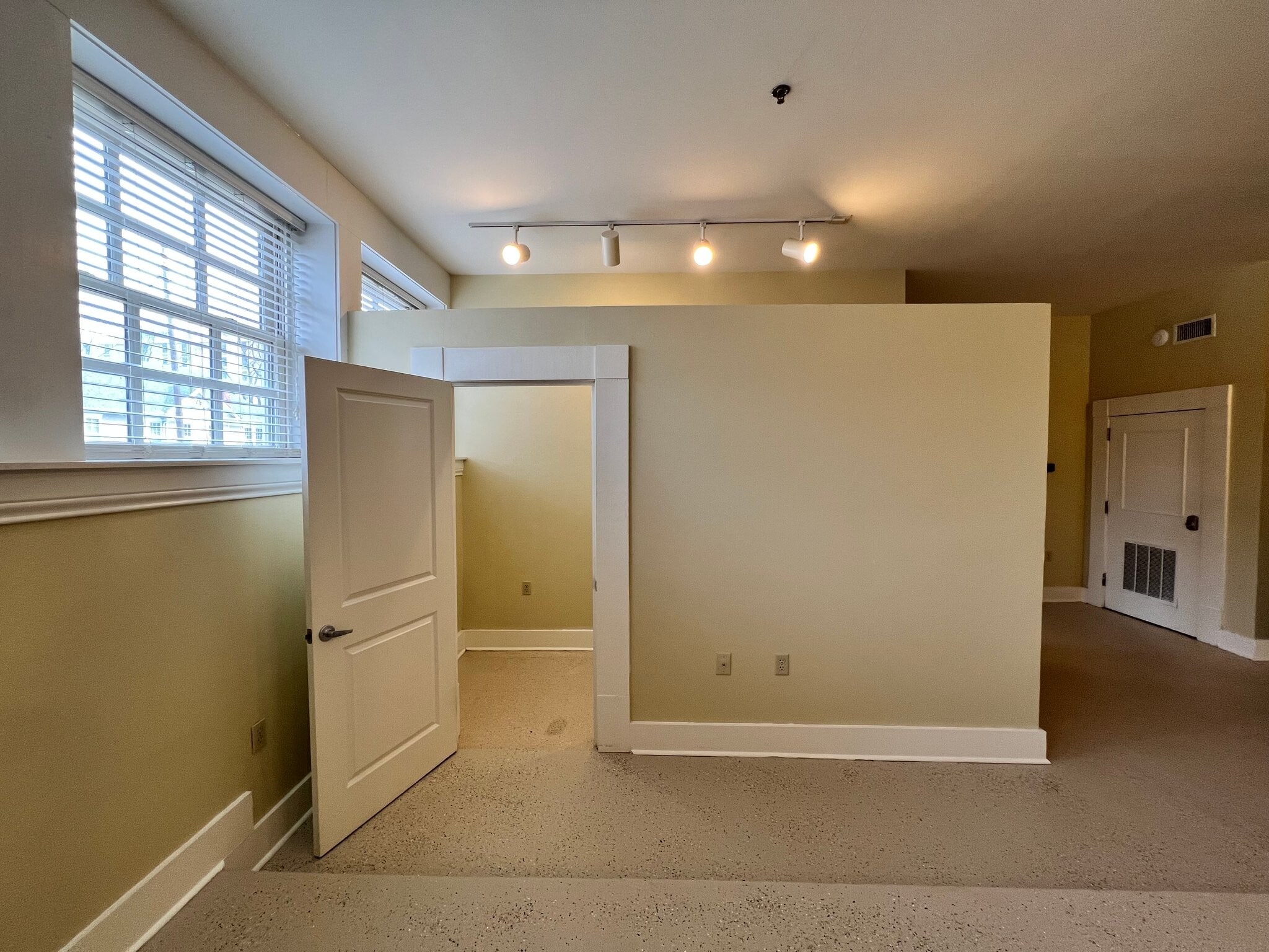 Building Photo - 715 Sherman St