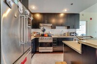 Building Photo - 1100 Maxwell Ln