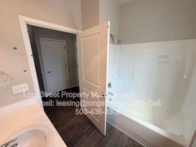 Building Photo - 3655 Pleasant View Dr NE