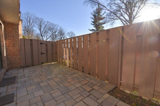 Building Photo - 6 Aspen Way