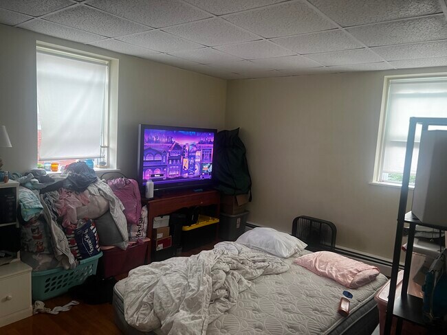 Building Photo - 1731 Highland Apartment