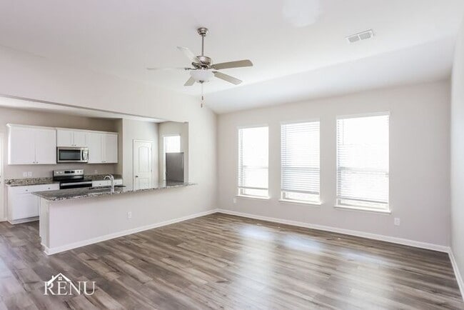 Building Photo - 1923 Hialeah Dr