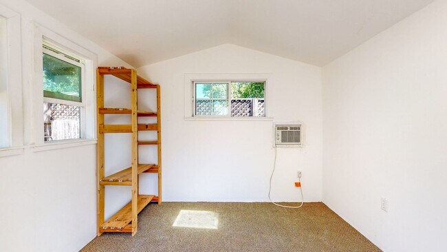 Building Photo - Beautiful 2 Bedroom 2 Bathroom Single Fami...